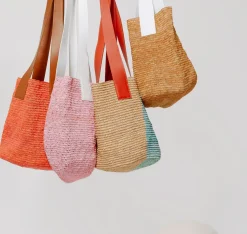 “El viajero” Soft And Flexible Woven Straw Bag
