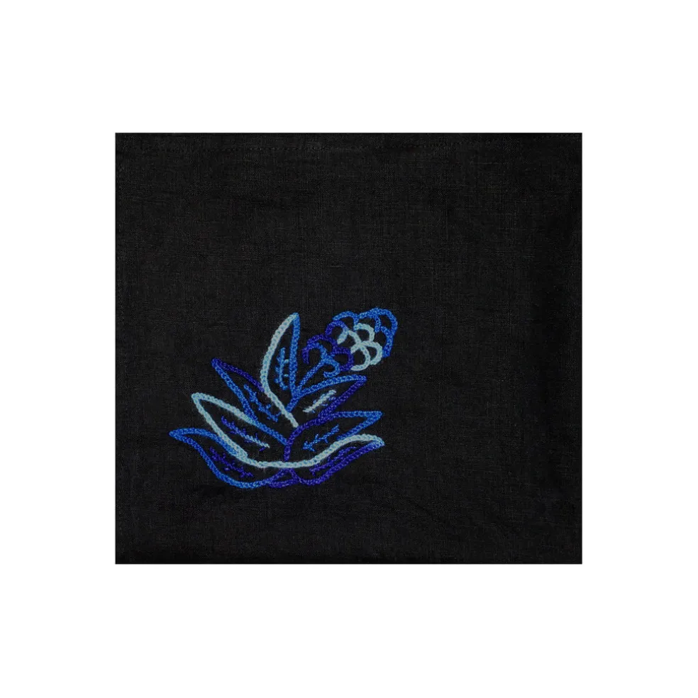 Hand embroidered linen napkins (Set of 4 Units)