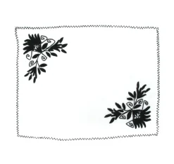 Hand embroidered linen tableware set (Set of 4 units)