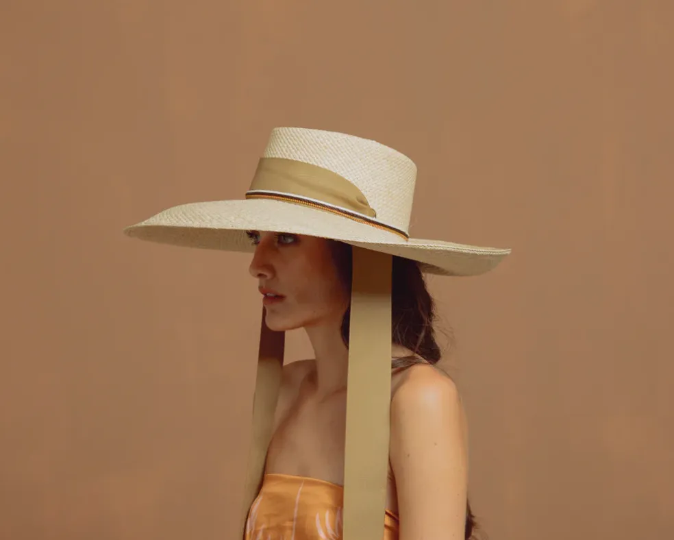 Long Brim Dumunt hat with adjustable ribbon