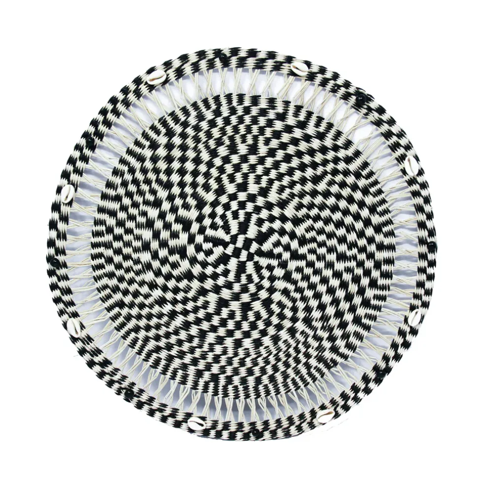 Round Placemat with Beads & Seashells (Set of 2 Units)
