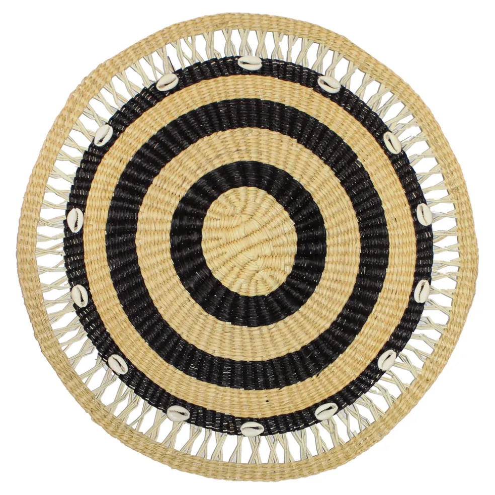 Seashells Embellished Round Placemat (Set of 2 Units)