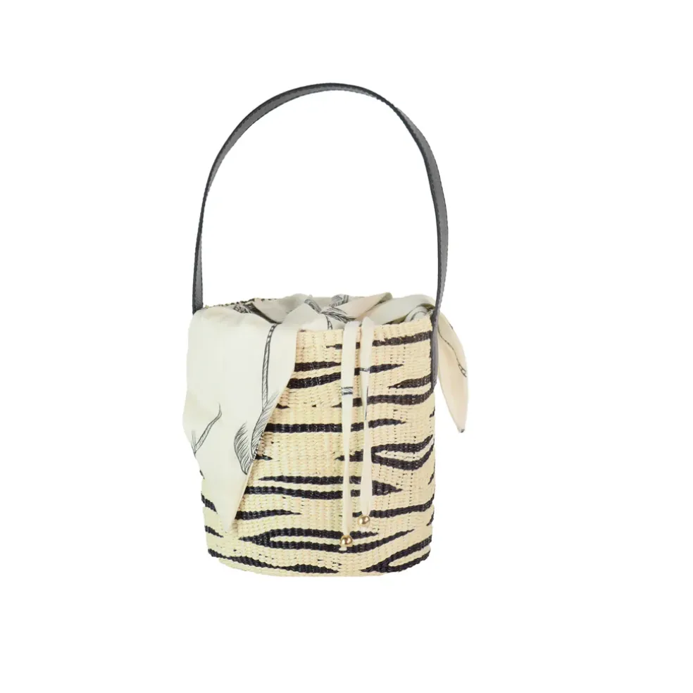 Zebra Bucket